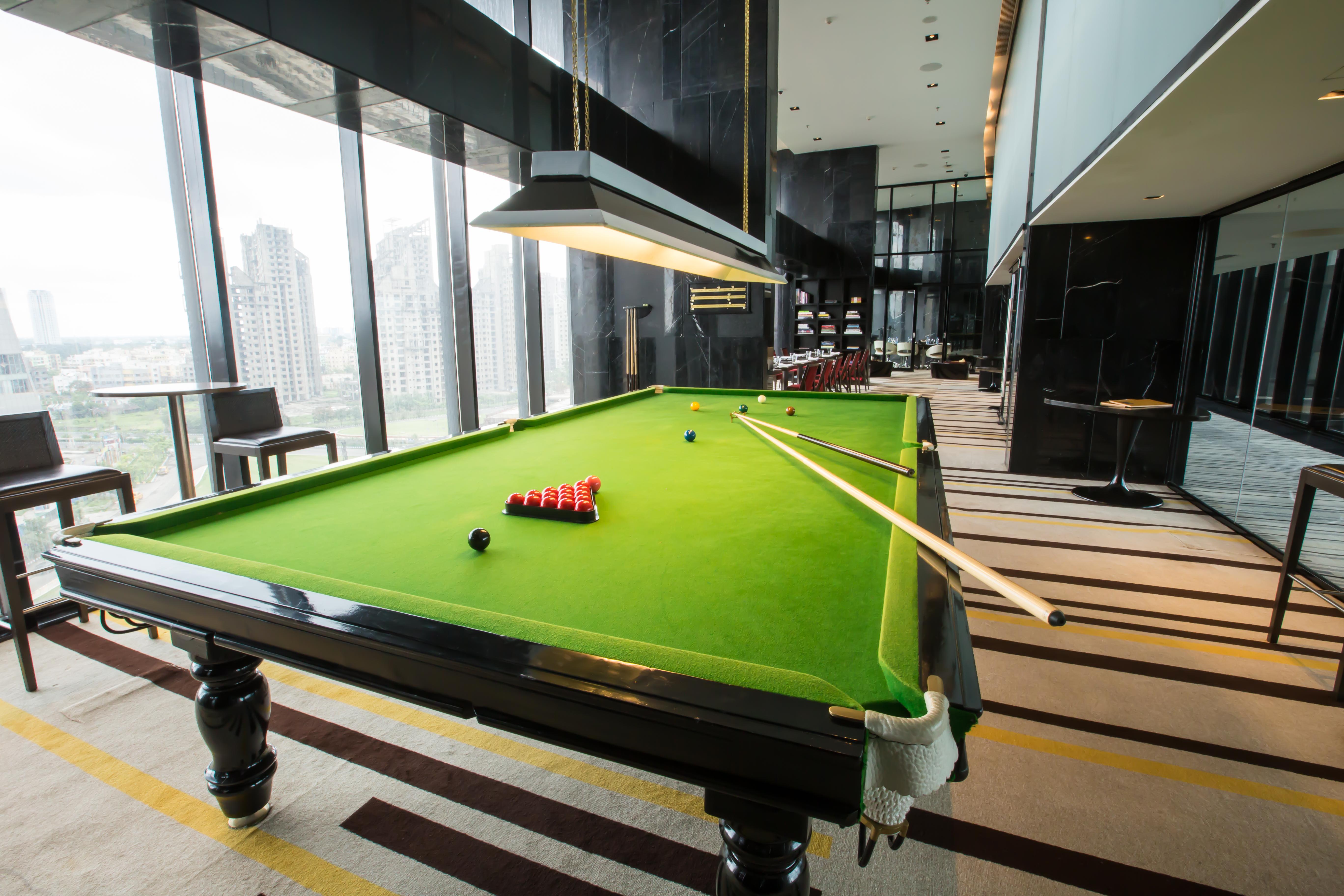 Novotel Kolkata Hotel&Residences Exteriér fotografie A snooker table
