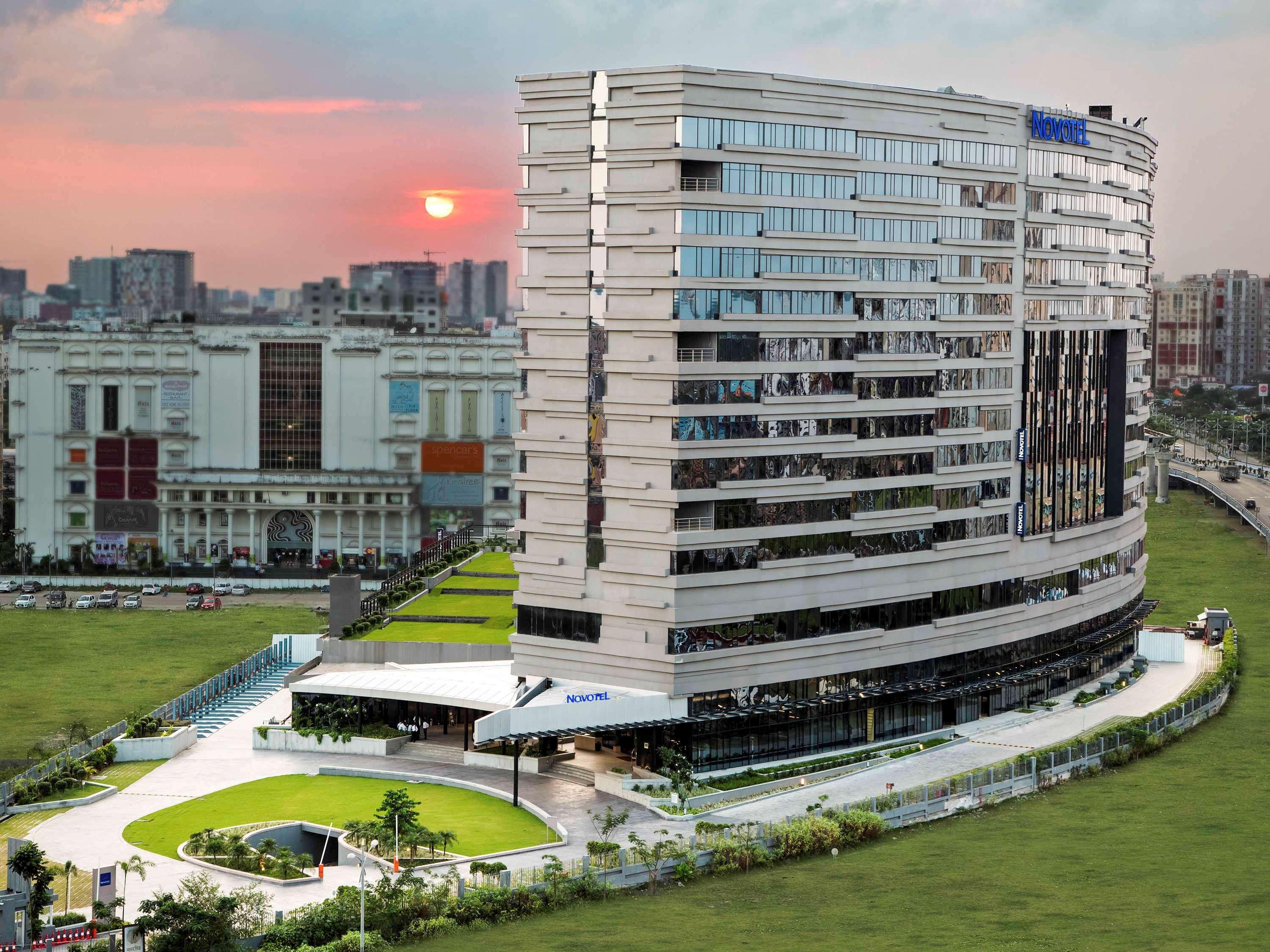 Novotel Kolkata Hotel&Residences Exteriér fotografie The Westin Dhaka