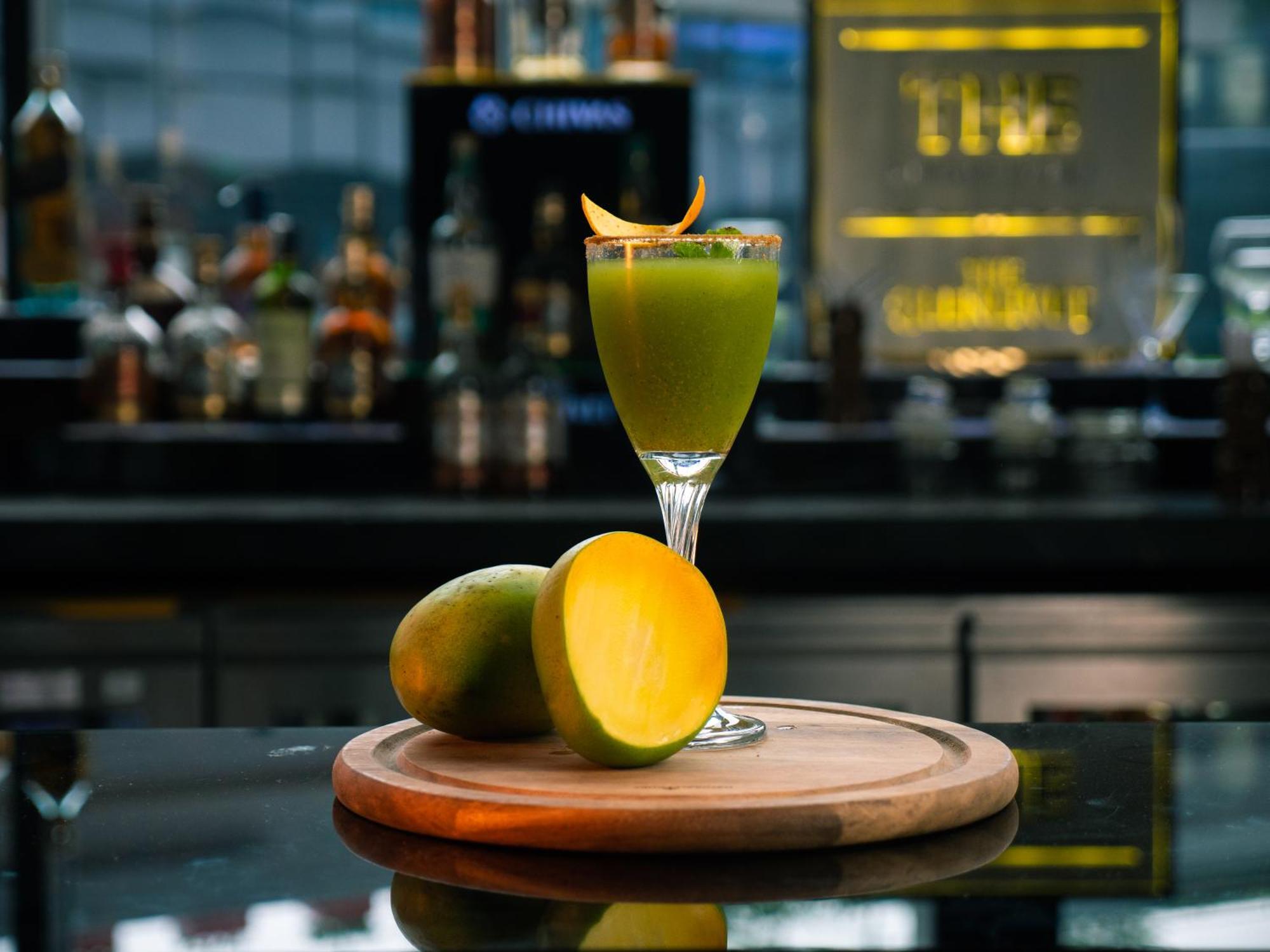Novotel Kolkata Hotel&Residences Exteriér fotografie A mango smoothie