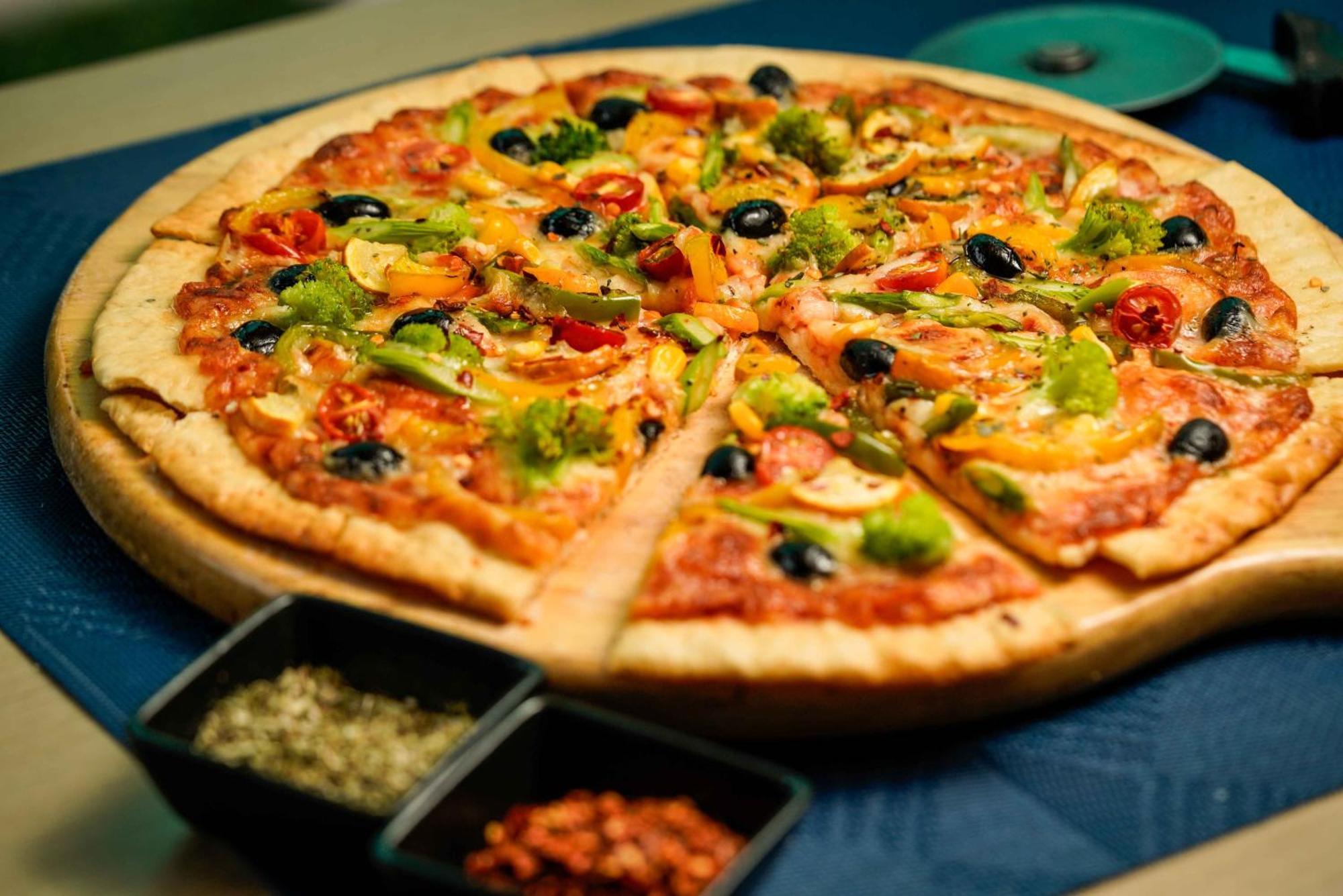 Novotel Kolkata Hotel&Residences Exteriér fotografie Pizza