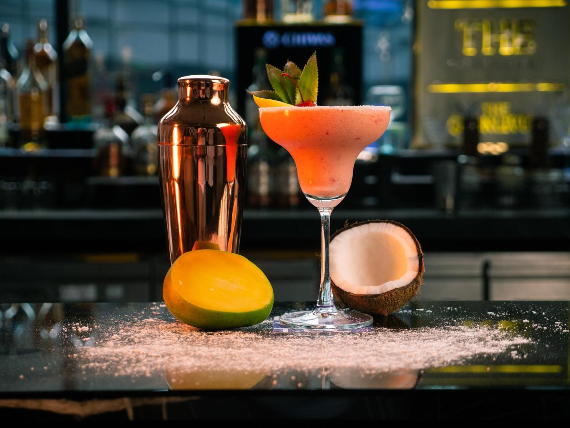 Novotel Kolkata Hotel&Residences Exteriér fotografie A frozen margarita