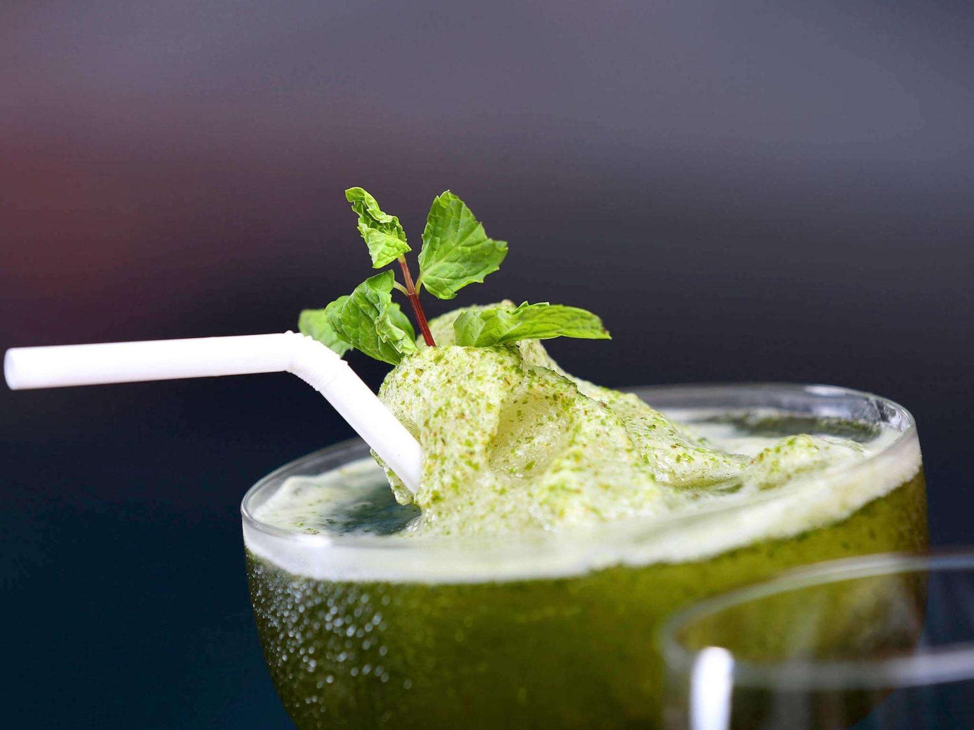 Novotel Kolkata Hotel&Residences Exteriér fotografie A matcha drink