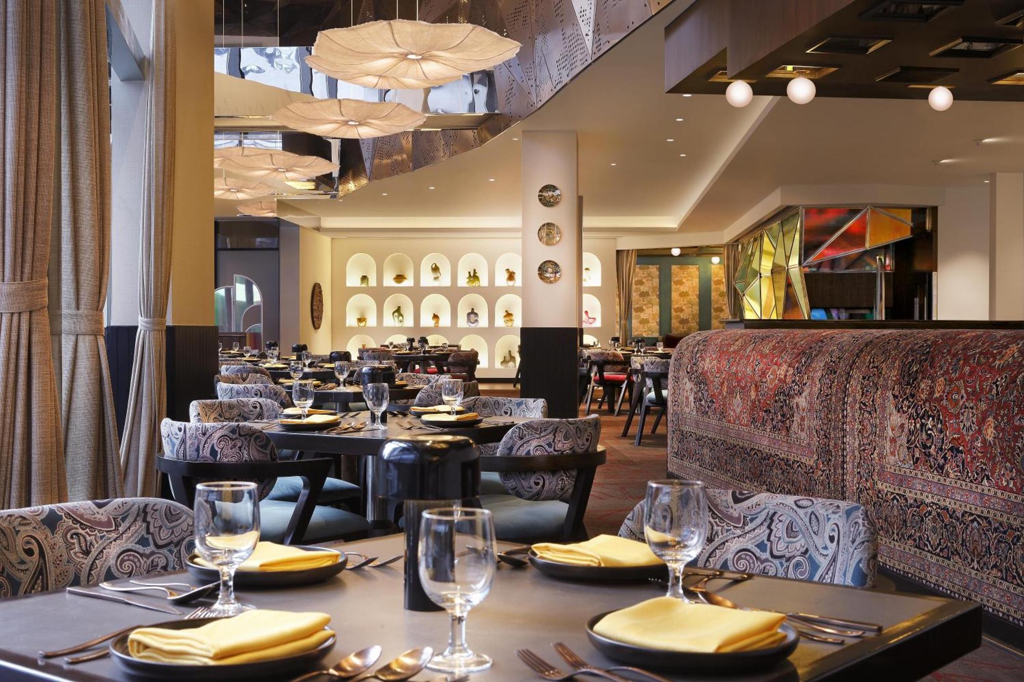 Novotel Kolkata Hotel&Residences Exteriér fotografie The interior of the restaurant