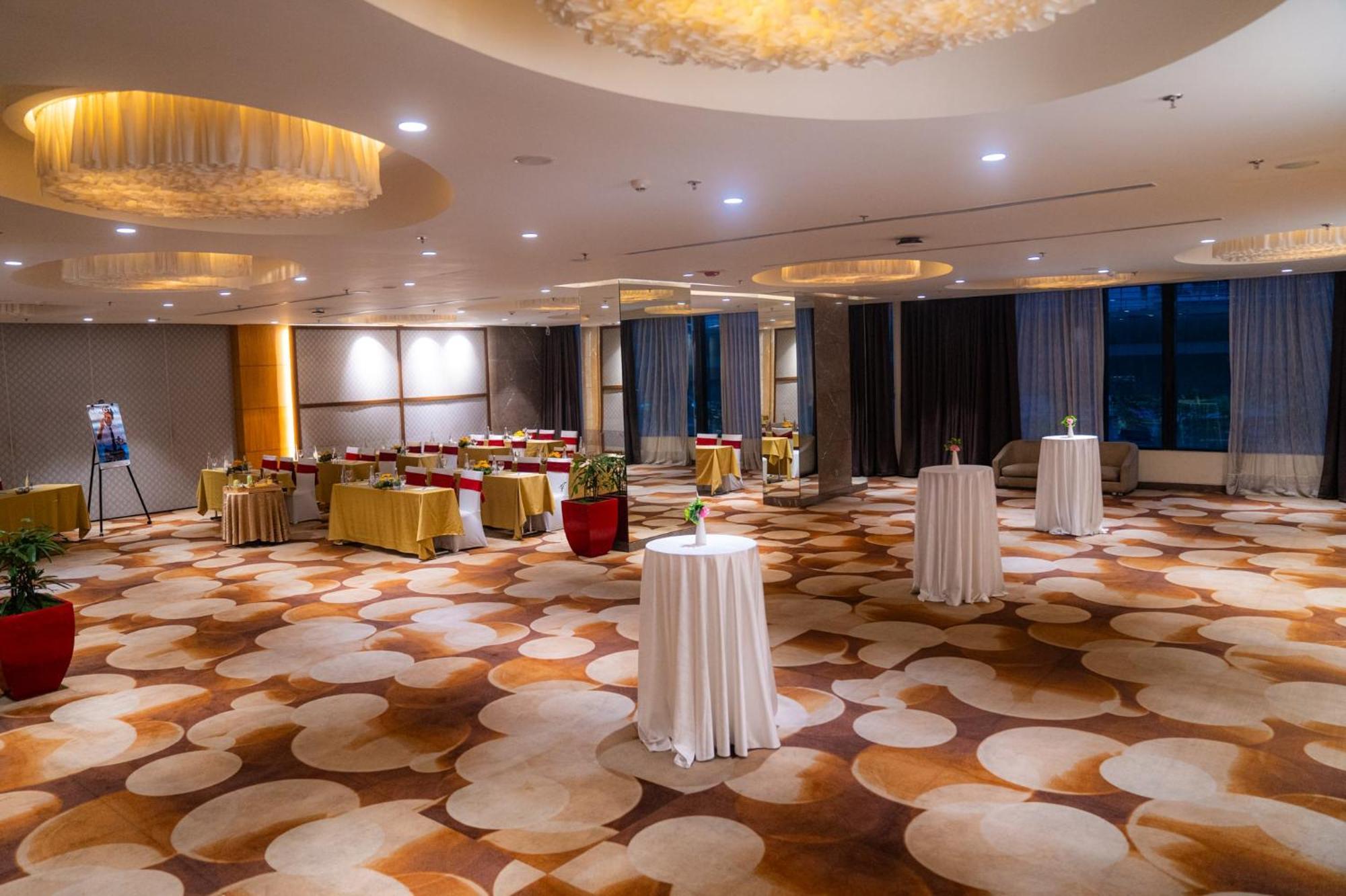 Novotel Kolkata Hotel&Residences Exteriér fotografie The ballroom